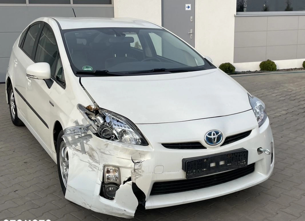 Toyota Prius cena 28900 przebieg: 300000, rok produkcji 2010 z Izbica Kujawska małe 56